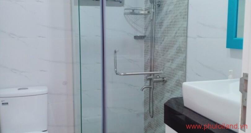 toilet-cua-can-ho-can-cho-thue-happy-residence