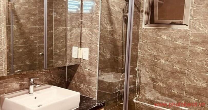 toilet-cua-can-ho-can-cho-thue-hung-phuc-premier