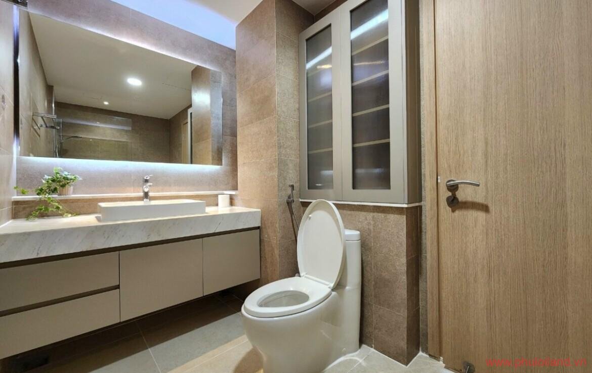 toilet trong can ho can ban riverpark 2 1170x738 - Riverpark Premier, 130m2, 3pn, 2wc, nhà cực đẹp, view cực thoáng, ô xe trên sổ, giá tốt nhất khu 12,2 tỷ.