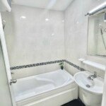 toilet-trong-can-ho-can-ban-sky-garden-3 (2)