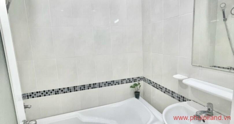 toilet-trong-can-ho-can-ban-sky-garden-3 (2)