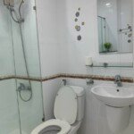 toilet-trong-can-ho-can-ban-sky-garden-3