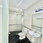 toilet-trong-can-ho-can-ban-sky-garden-3