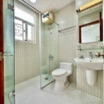 toilet-trong-can-ho-can-ban-sky-garden-3