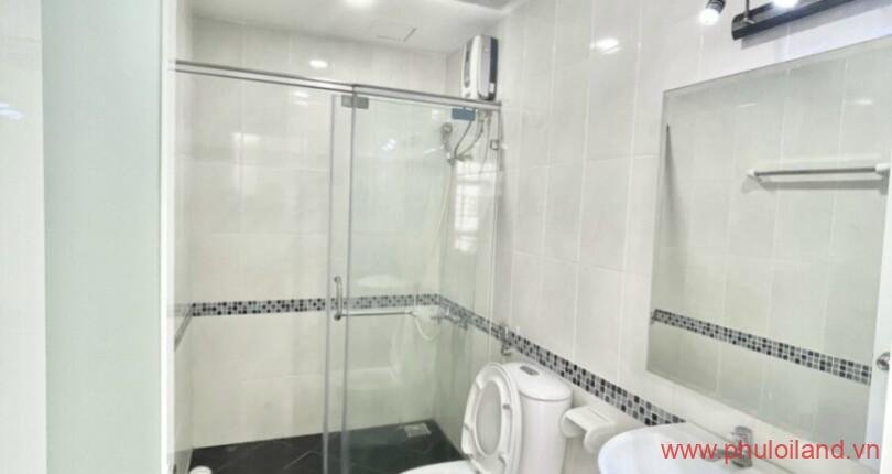 toilet-trong-can-ho-can-ban-sky-garden-3