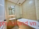 toilet-trong-trong-can-ho-can-ban-sky-garden-3