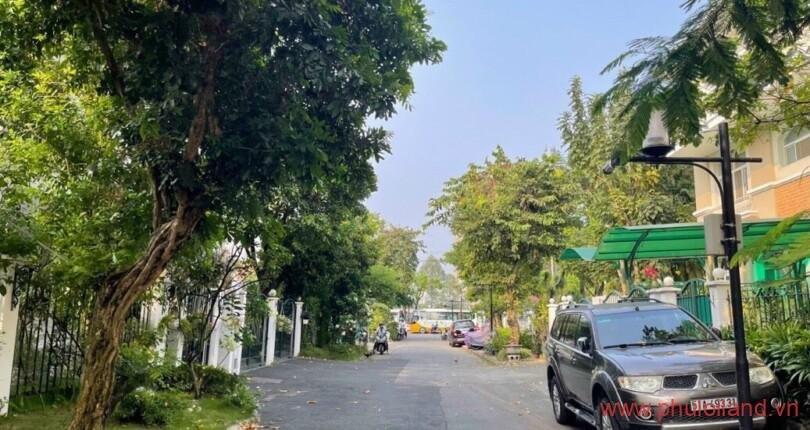 vi-tri-biet-thu-toa-lac-tren-duong-noi-khu-my-gia