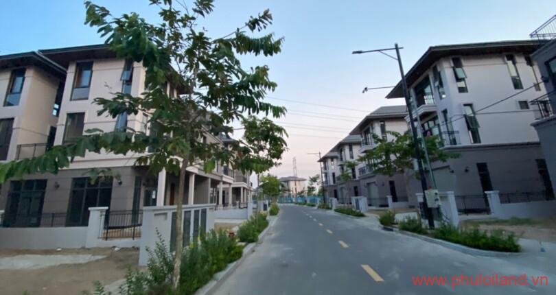 vi-tri-nha-dat-ban-toa-lac-tren-duong-noi-khu-du-an