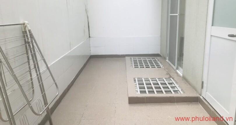 hinh-anh-ban-cong-phia-sau-can-ho