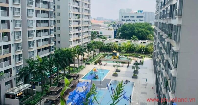 khu-vuc-ho-boi-cua-can-ho-can-ban-scenic-valley-1