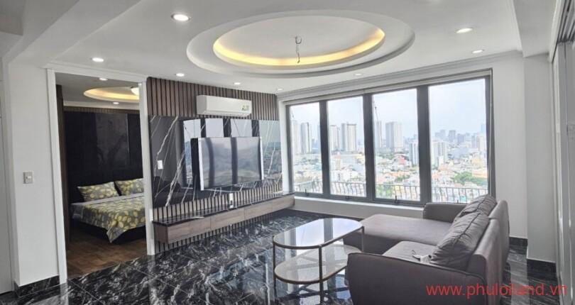 phong-khach-cua-can-ho-can-ban-penhouse-sky-garden-3