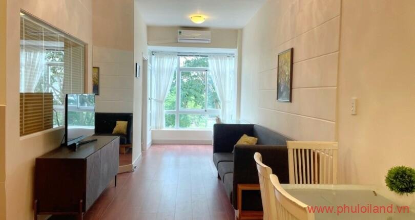 phong khach cua can ho can cho thue sky garden 3 2 1 810x430 - Cho thuê căn hộ Sky Garden 3 , 56m2, view hồ bơi, 2pn, 2wc, giá: 550$/ 01 tháng