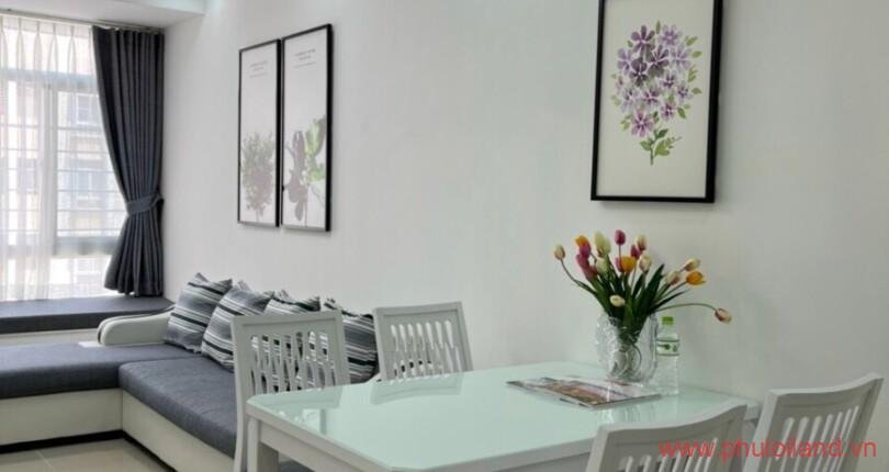 phong-khach-trong-can-ho-can-ban-sky-garden-3 (2)