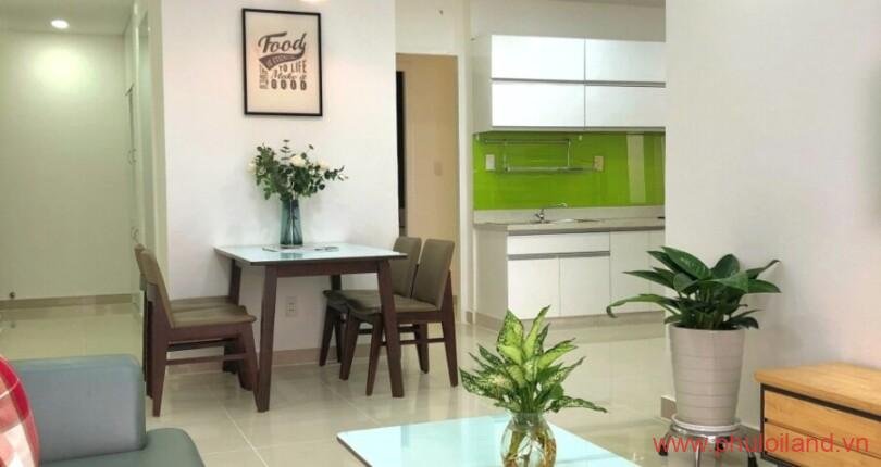 phong khach trong can ho can ban sky garden 3 3 1 810x430 - Cho thuê Sky Garden 3 lầu thấp, 68m2, 2pn, 2wc, nhà như hình - Giá: 18 triệu.