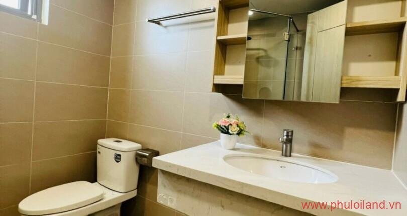 toilet-cua-can-ho-can-ban-sai-gon-south