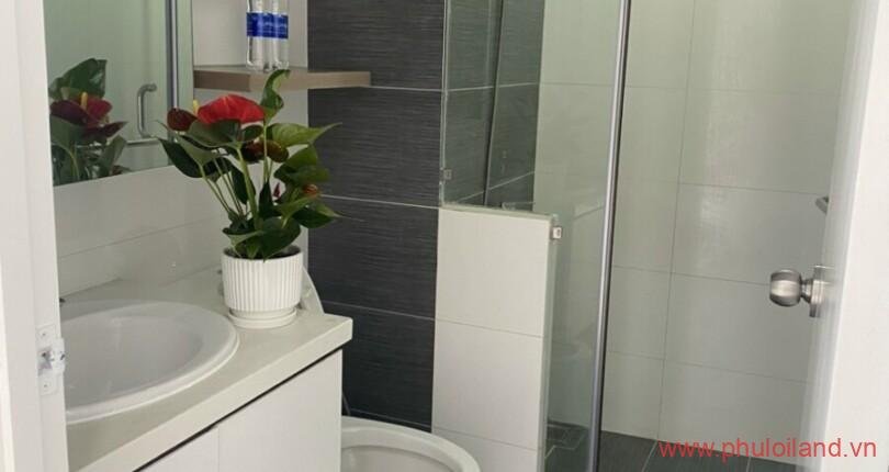 toilet-cua-can-ho-can-ban-scenic-valley-1