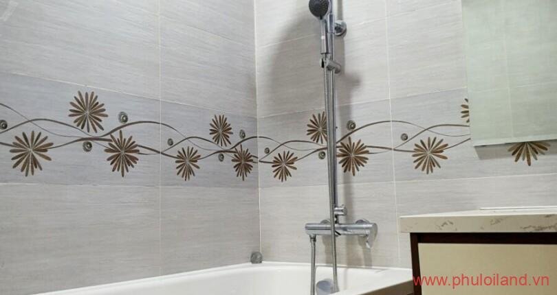 toilet-cua-can-ho-can-cho-thue-happy-residence