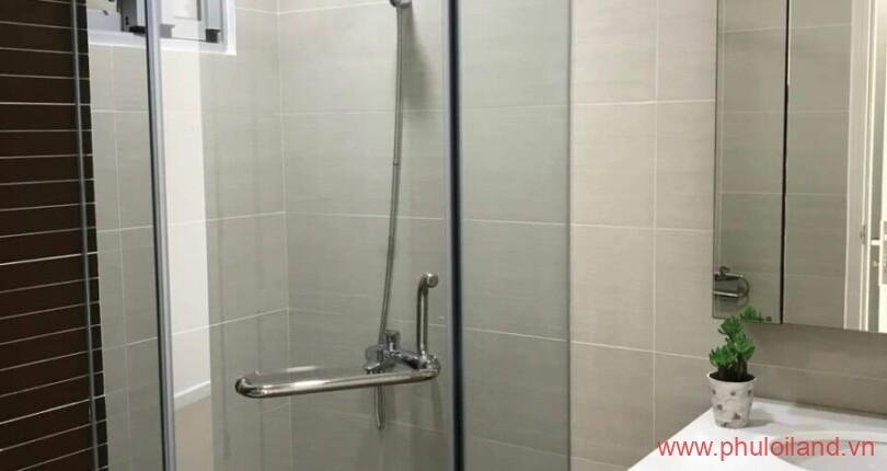 toilet-cua-can-ho-can-cho-thue-scenic-valley-1