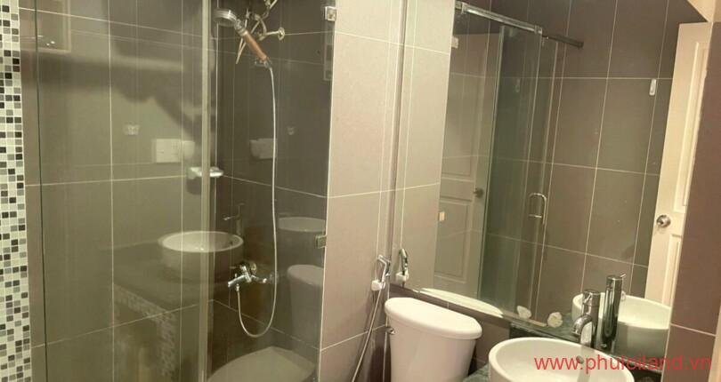 toilet-cua-can-ho-can-cho-thue-sky-garden-3