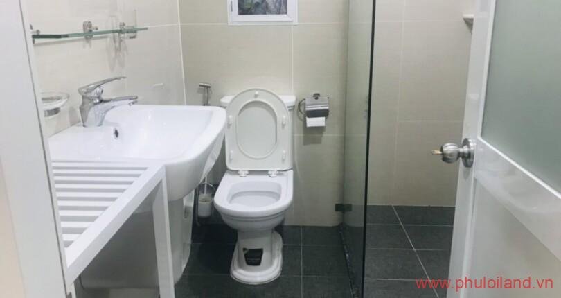 toilet-rieng-trong-can-ho
