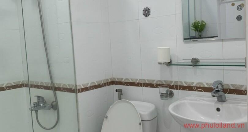 toilet-trong-can-ho-can-ban-sky-garden-3