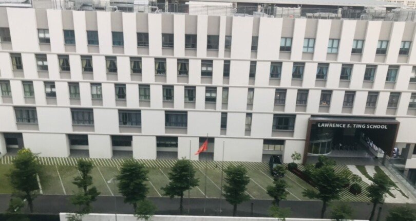 ban cong phong khach can ho truc dien truong dinh thien ly 2 810x430 - Mua bán căn hộ Chung cư Star Hill Quận 7 T7/2023 giá rẻ