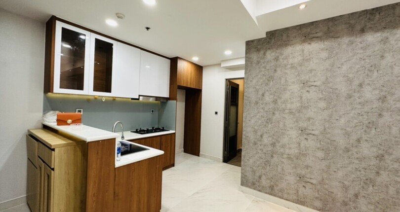 bep can ho ban 810x430 - Bán Lỗ 500tr, căn hộ chung cư Midtown The Signature, 104m2, tầng cao, giá 7.1 tỷ,
