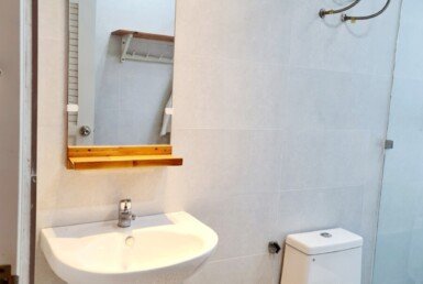 can-can-toilet-thu-hai-trong-can-ho