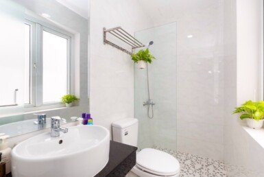 can-canh-he-thong-toilet-day-du