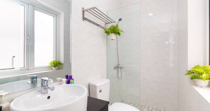can canh he thong toilet day du 810x430 - Cho thuê nhà nguyên căn kinh doanh khách sạn số 466 Phạm Thái Bường Quận 7 giá rẻ
