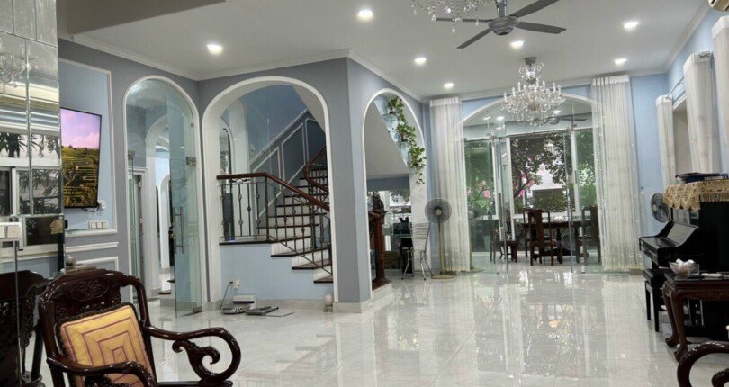 can canh khong gian phong khach tang tret nha biet thu ban 810x430 - Mua bán nhà đất Khu biệt thự Phú Gia Quận 7 T7/2023