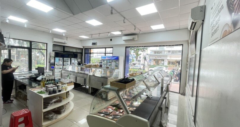 hien trang mat bang dang kinh doanh sieu thi 810x430 - Cho thuê mặt bằng góc đường Phạm Thái Bường Phú Mỹ Hưng Quận 7 T7/2023 giá rẻ