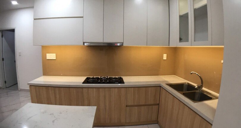 hinh anh bep can ho can cho thue 1 810x430 - Cho thuê căn hộ chung cư Scenic Valley 1, 133m2, tầng trung, giá 1.700usd/tháng, nội thất đầy đủ.