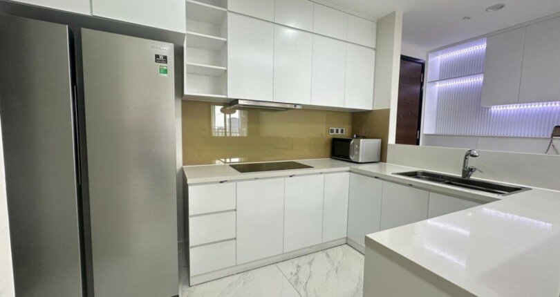 hinh anh bep can ho cho thue 1 810x430 - Cho thuê căn hộ Midtown (The Grand) 130m2, lầu cao, giá 1.600usd/tháng, nội thất đầy đủ, nhà đang trống.