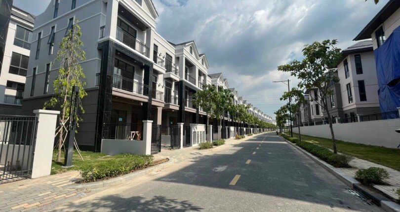 hinh anh day nha pho lien ke gs metrocity 810x430 - Mua bán nhà GS Metrocity T7/2023 giá rẻ