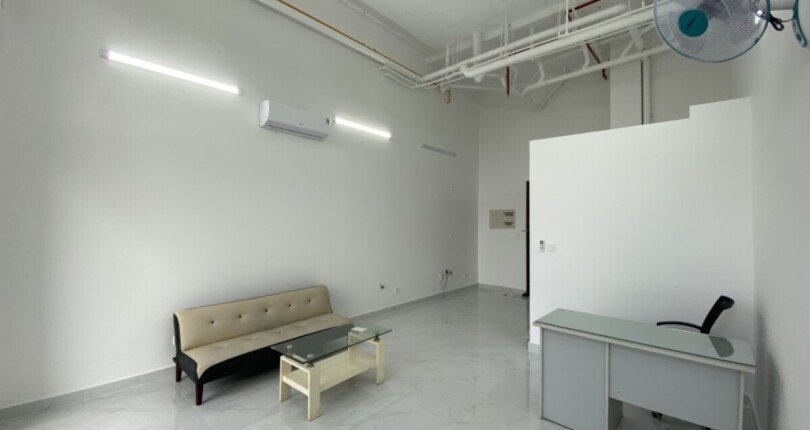 hinh anh phong khach can ho ban 1 810x430 - Bán Shop chung cư Midtown The Signature, 37m2, giá 4.1 tỷ, nội thất đầu tư đầy đủ.