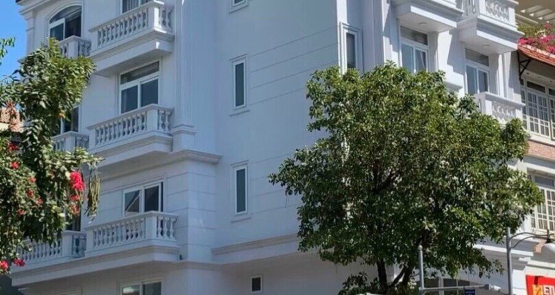 hinh anh toa nha khach san 466 pham thai buong cho thue 810x430 - Cho thuê nhà nguyên căn kinh doanh khách sạn số 466 Phạm Thái Bường Quận 7 giá rẻ
