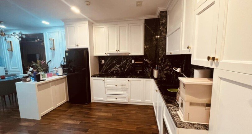 khong gian bep rong rai 2 810x430 - Mua bán căn hộ Saigon South Residences Phước Kiển, Nhà Bè T7/2023 giá rẻ