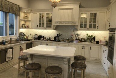 khong-gian-bep-rong-rai-sang-trong