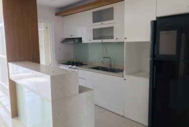 khong-gian-bep-rong-rai-trong-can-ho-can-cho-thue-tai-chung-cu-riverpark-residence