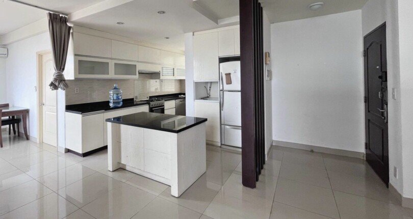 khong gian bep rong rai trong penthouse can ban 810x430 - Mua bán Penthouse Phú Mỹ Hưng Khu phố Mỹ Phúc T7/2023 giá rẻ