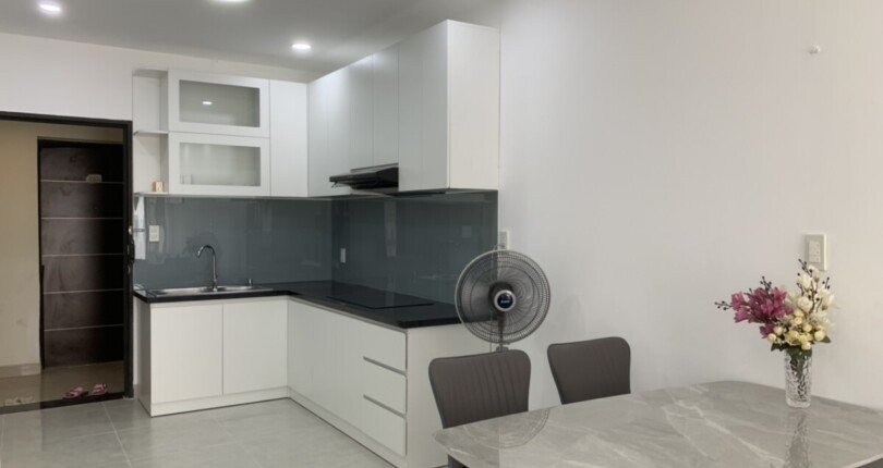 khong gian bep va phong an trong can ho ban 810x430 - Mua bán căn hộ có sân vườn Khu phố Sky Garden 3 T7/2023 giá rẻ