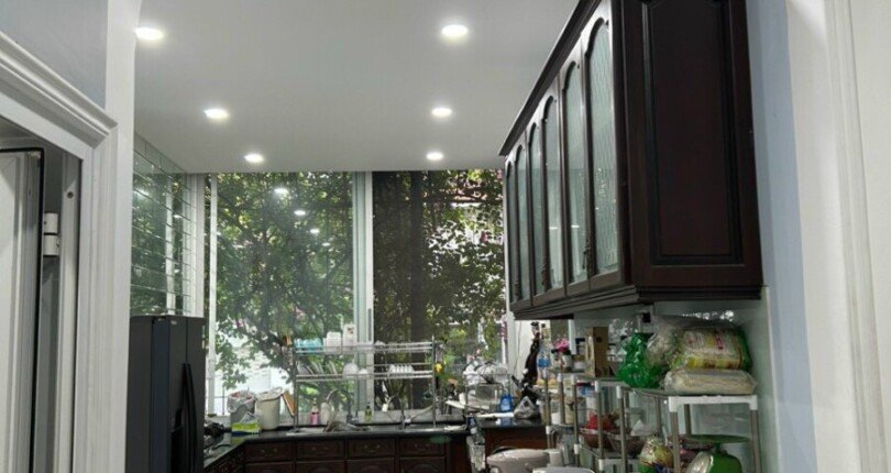 khu vuc bep trong biet thu ban 810x430 - Mua bán nhà đất Khu biệt thự Phú Gia Quận 7 T7/2023