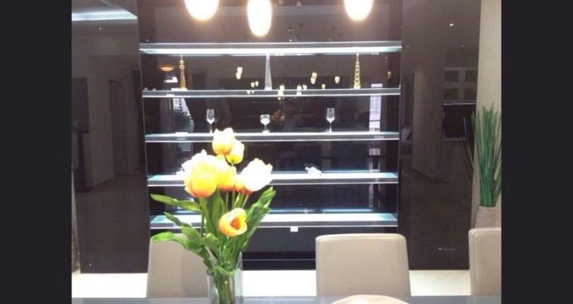 phong an co ke trung bay ruou can ho ban Copy 810x430 - Bán căn hộ chung cư Riverside Residences, 148m2, 03pn, giá 8.9 tỷ, nhà đang có hợp đồng thuê.