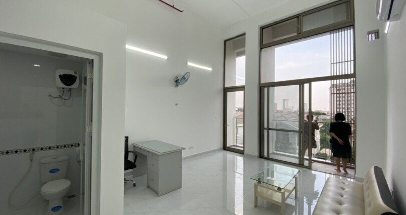 phong khach can ho ban 3 810x430 - Bán Shop chung cư Midtown The Signature, 37m2, giá 4.1 tỷ, nội thất đầu tư đầy đủ.