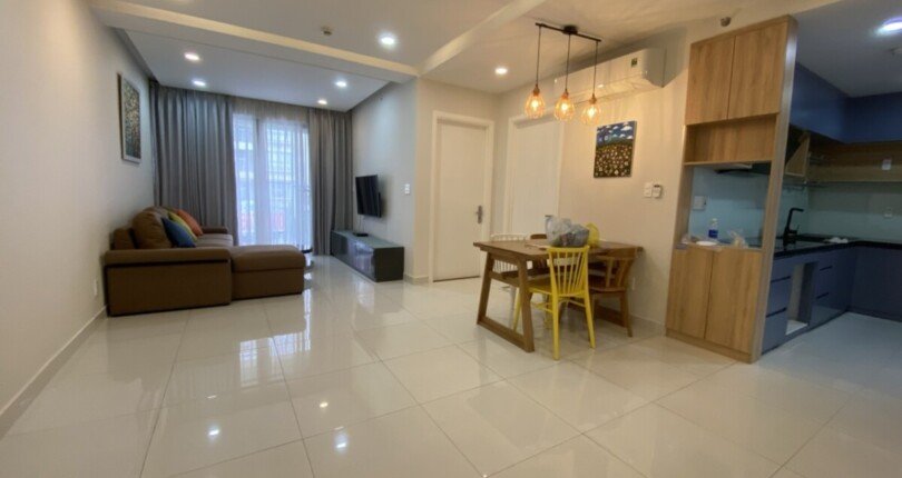 phong khach can ho can ban 4 810x430 - Bán căn hộ chung cư Scenic Valley 1, 77m2, căn góc, giá 4.1 tỷ, nhà đang có hợp đồng thuê ổn định.