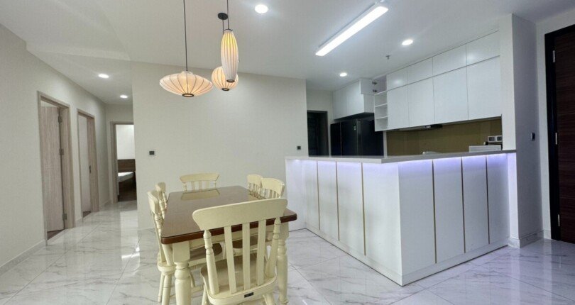 phong khach can ho cho thue 4 810x430 - Cho thuê căn hộ Midtown (The Grand) 130m2, lầu cao, giá 1.600usd/tháng, nội thất đầy đủ, nhà đang trống.