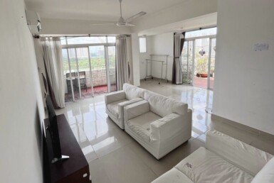 phong-khach-trong-penthouse-can-ban