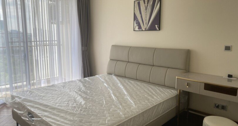phong ngu can ho can cho thue 810x430 - Cho thuê nhanh căn hộ Midtown The Symphony, 120m2, giá 1.650usd/tháng, nội thất mới hoàn toàn.