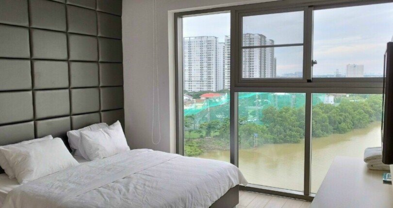 phong ngu trong can ho nhin truc dien song rat dep 810x430 - Cho thuê căn hộ Riverpark Premier T7/2023, lầu cao view sông giá rẻ